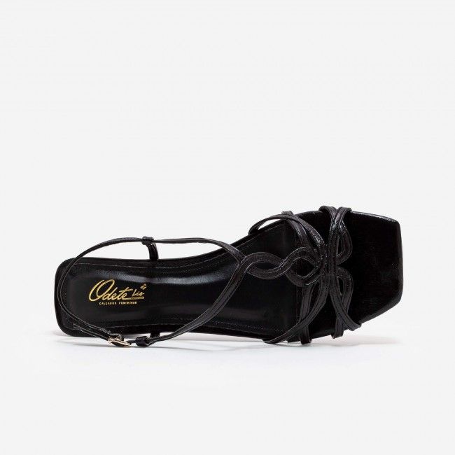 Sandália com Tiras e Salto Baixo Preto