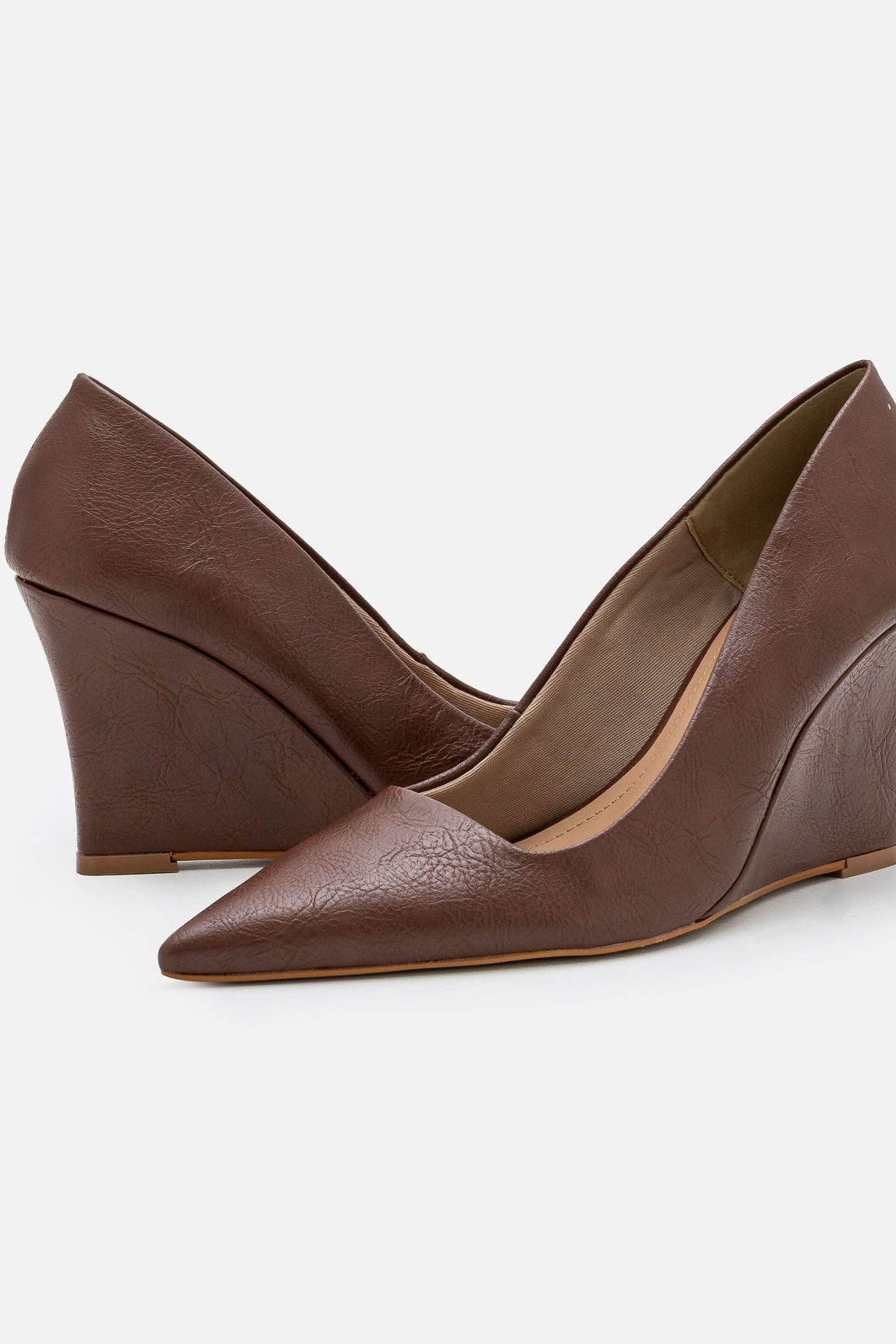 Scarpin com Salto Anabela Bico Fino Moderníssimo Café Scarpin com Salto Anabela Bico Fino Moderníssimo Café