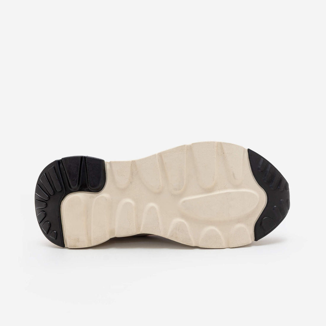 Tênis Esportivo com Solado Robusto Cinza