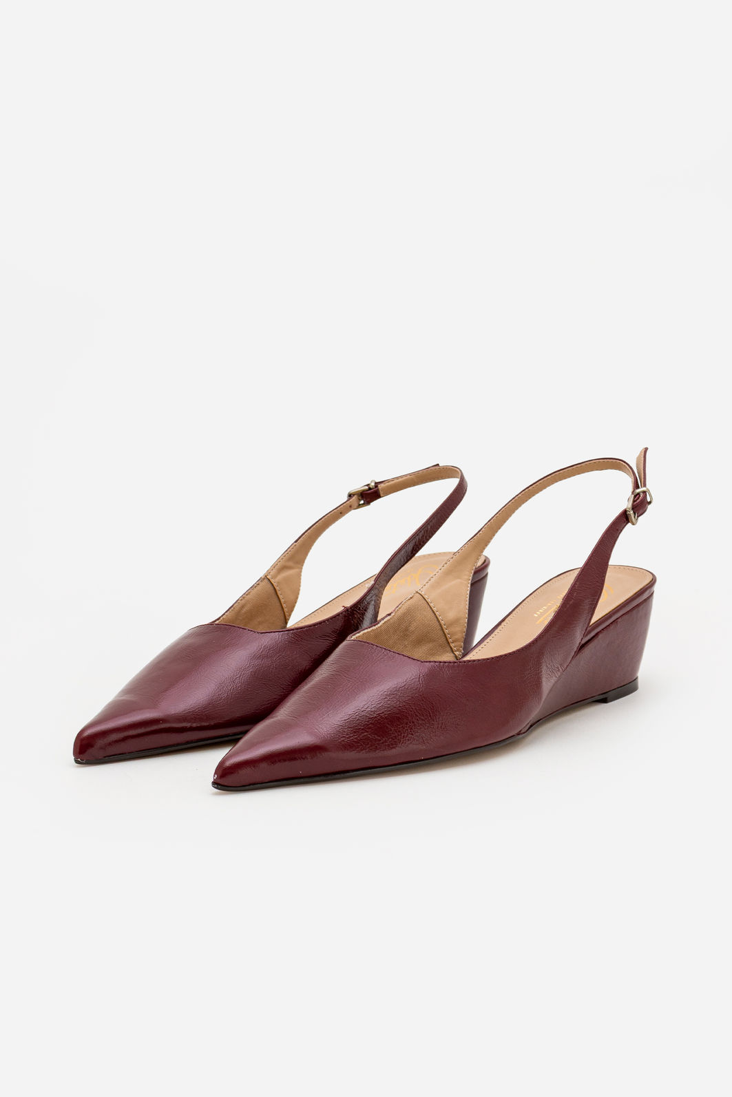 Chanel em Couro Verniz com Salto Anabela Baixo Bordo