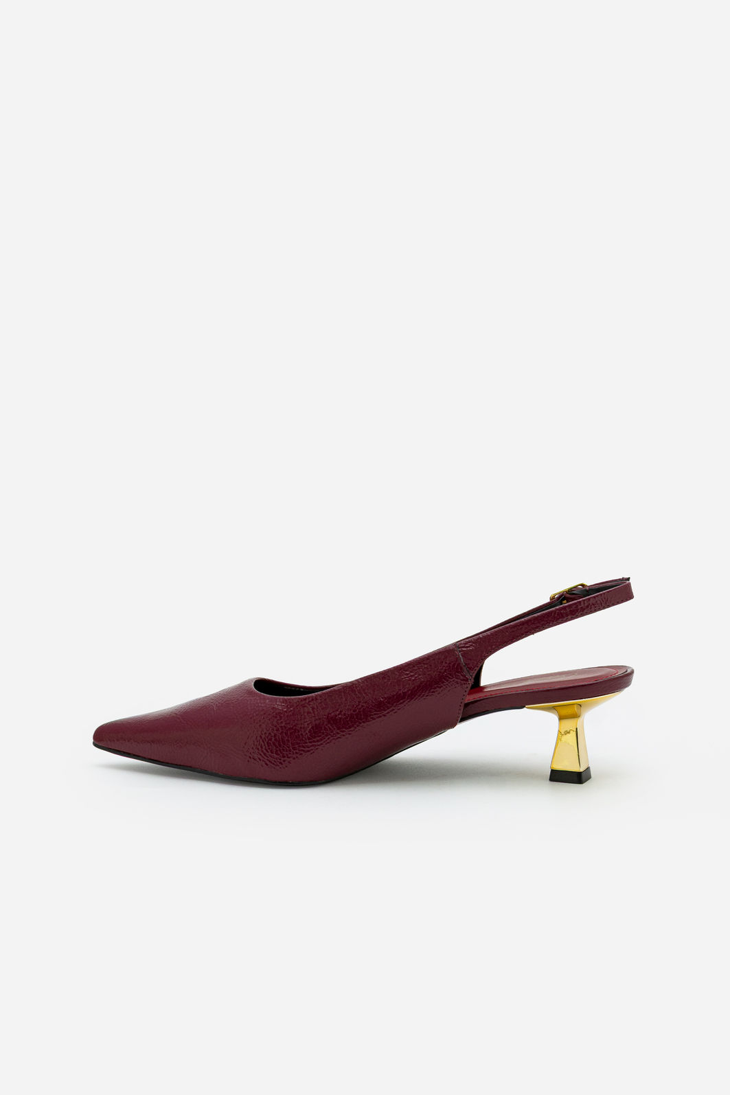 Chanel em Verniz com Salto Cromado Bordo Chanel em Verniz com Salto Cromado Bordo