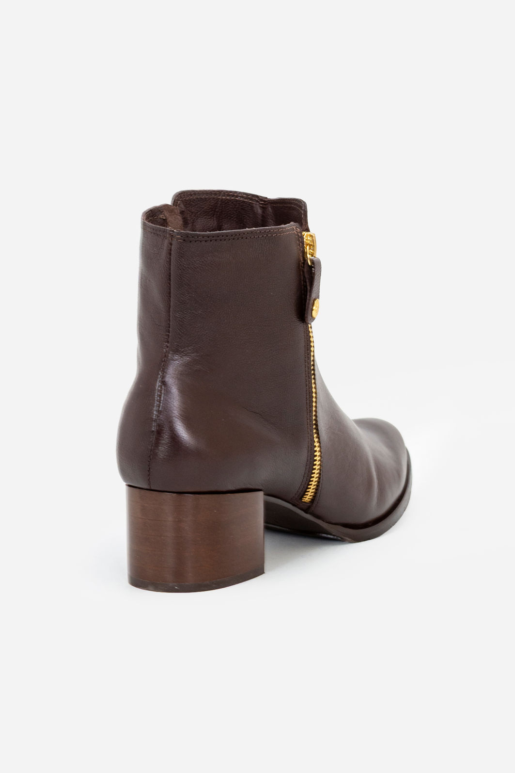 Bota em Couro com Salto Bloco Café Bota em Couro com Salto Bloco Café