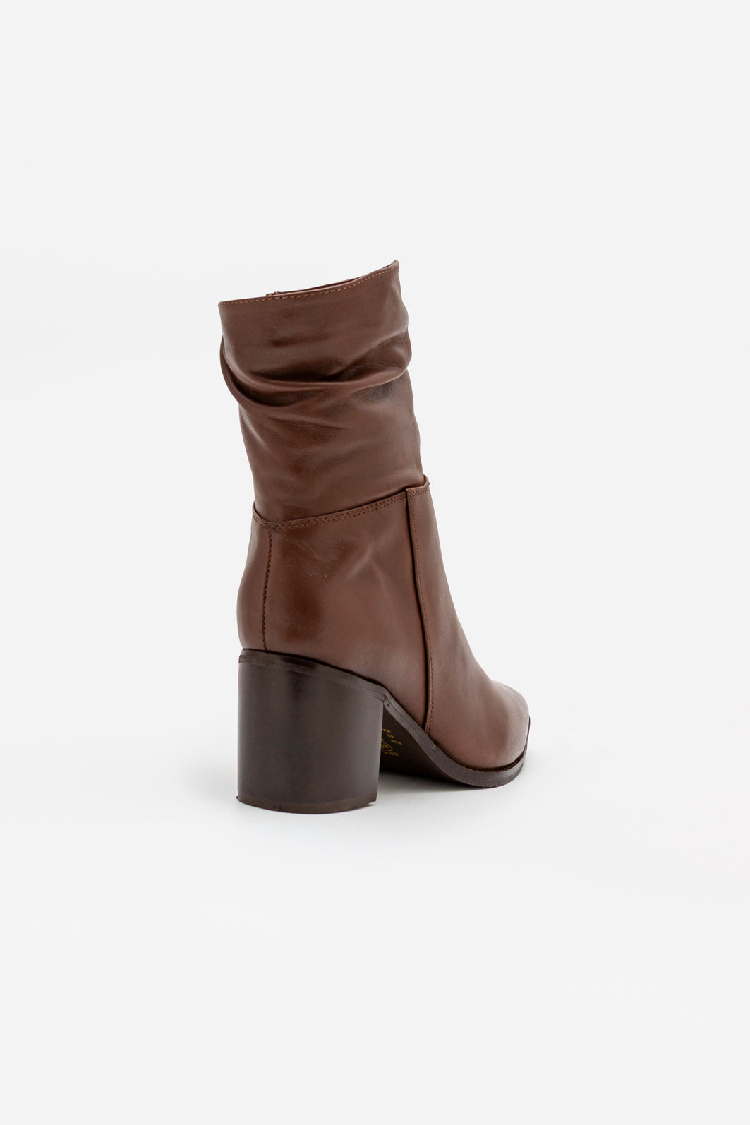 Bota em Couro Western Cano Médio Franzido Marrom Bota em Couro Western Cano Médio Franzido Marrom