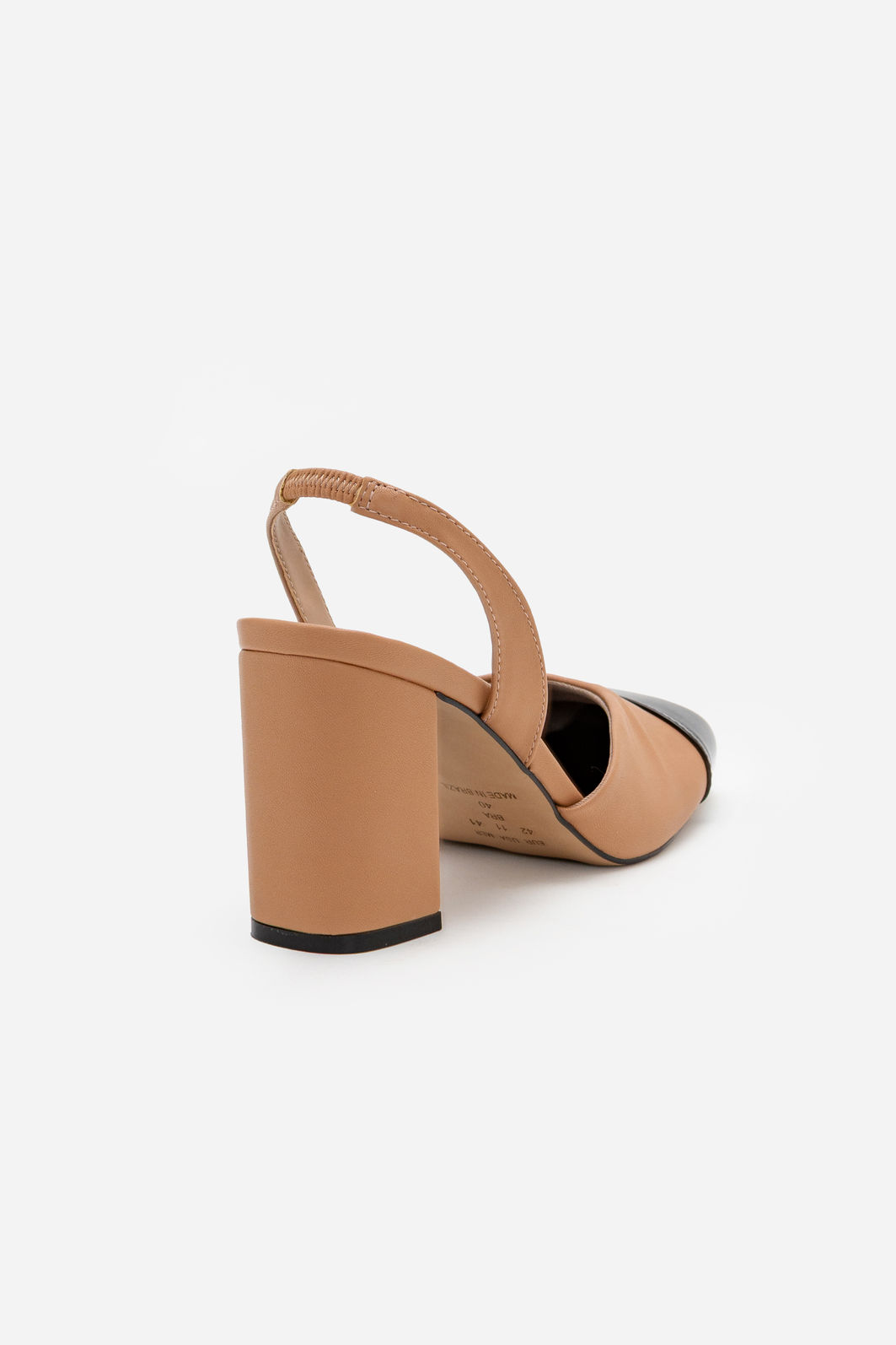 Slingback com Bico Quadrado Preto e Salto Blocão Amêndoa Slingback com Bico Quadrado Preto e Salto Blocão Amêndoa