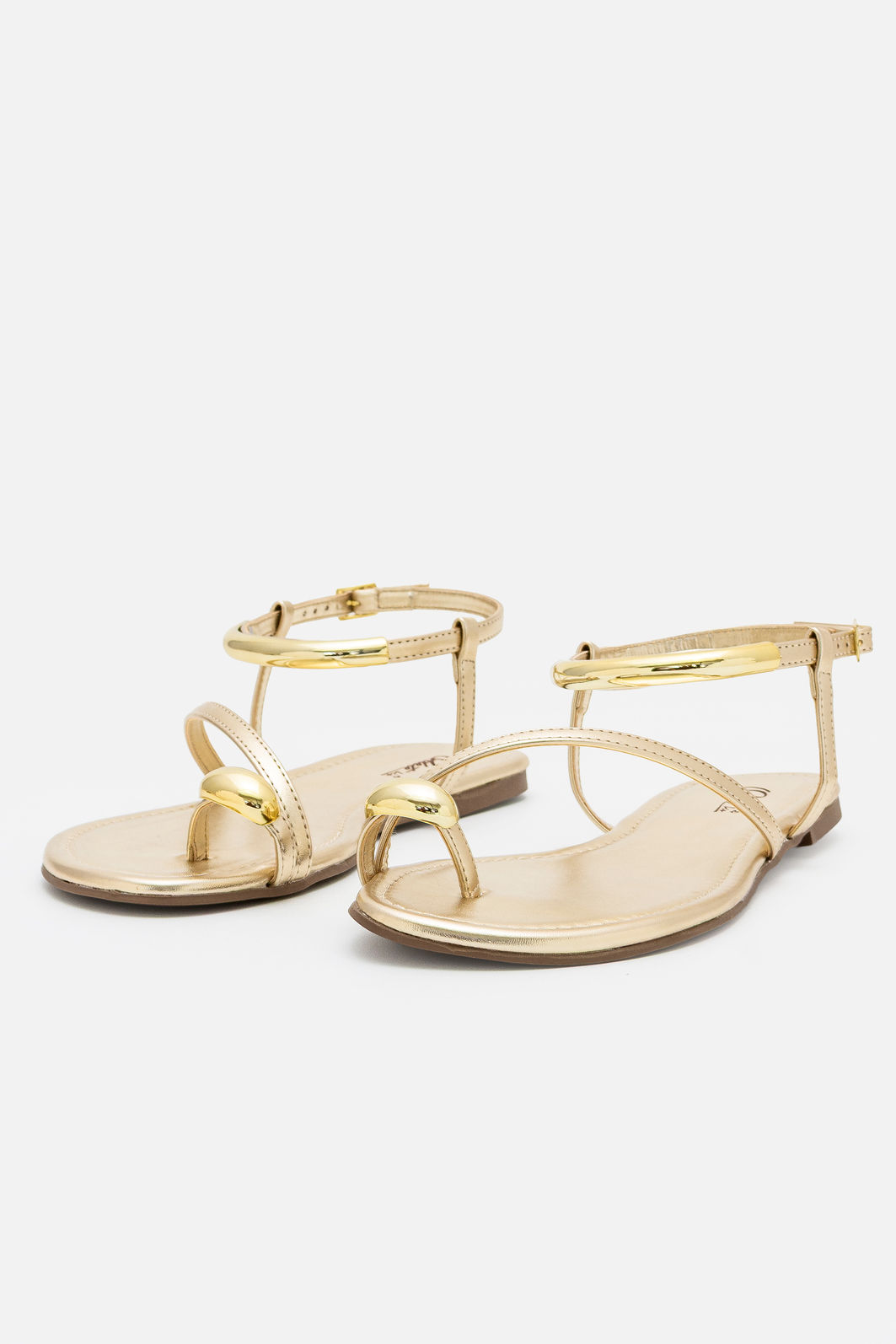 Rasteira Estilosa com Enfeites Metálicos Champagne Rasteira Estilosa com Enfeites Metálicos Champagne