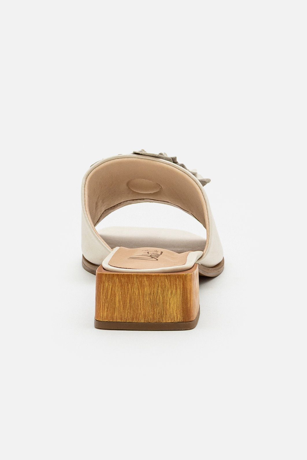 Mule em Couro com Max Flor Elegante Off White Mule em Couro com Max Flor Elegante Off White