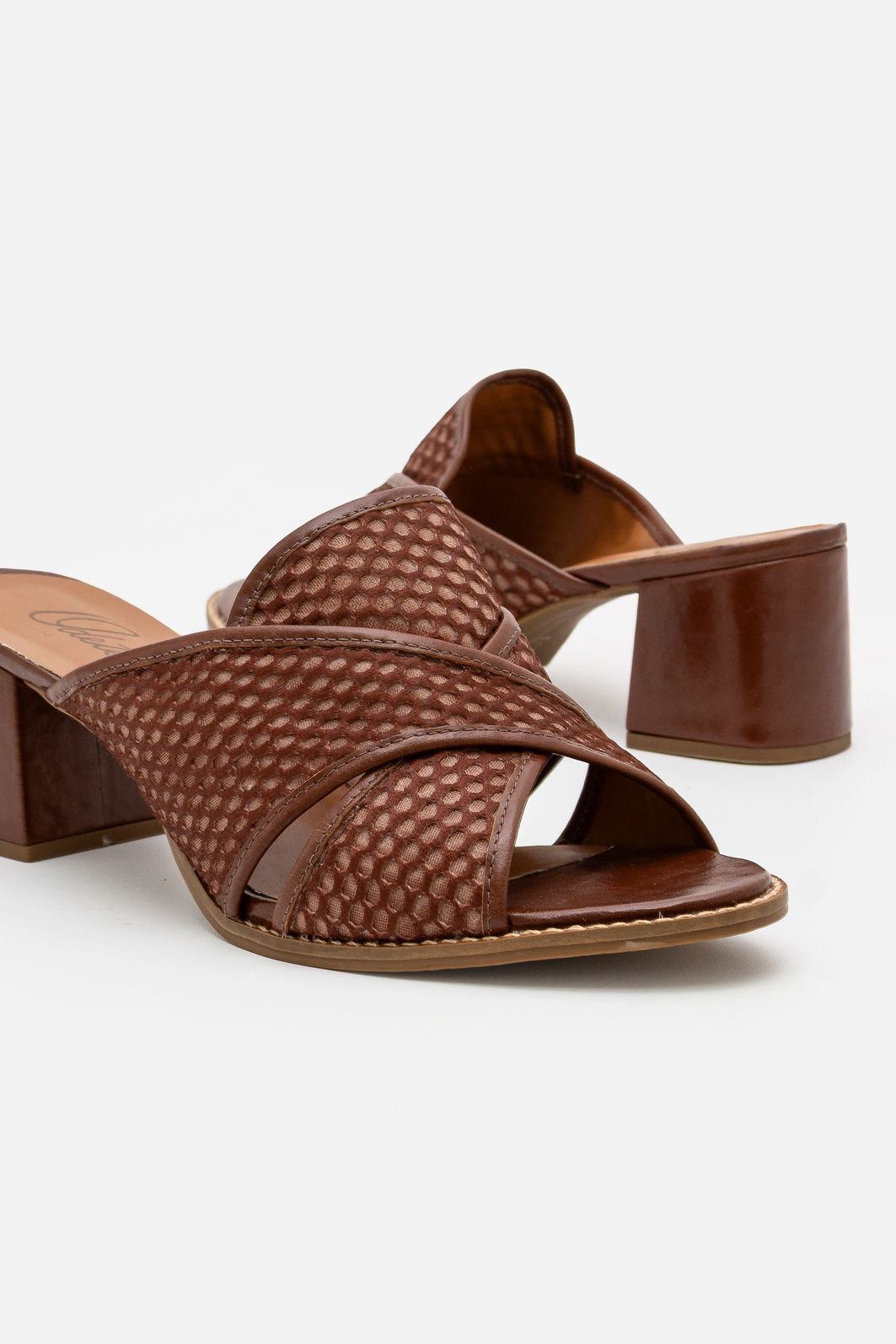 Mule com Recortes e Salto Bloco Tostado Mule com Recortes e Salto Bloco Tostado