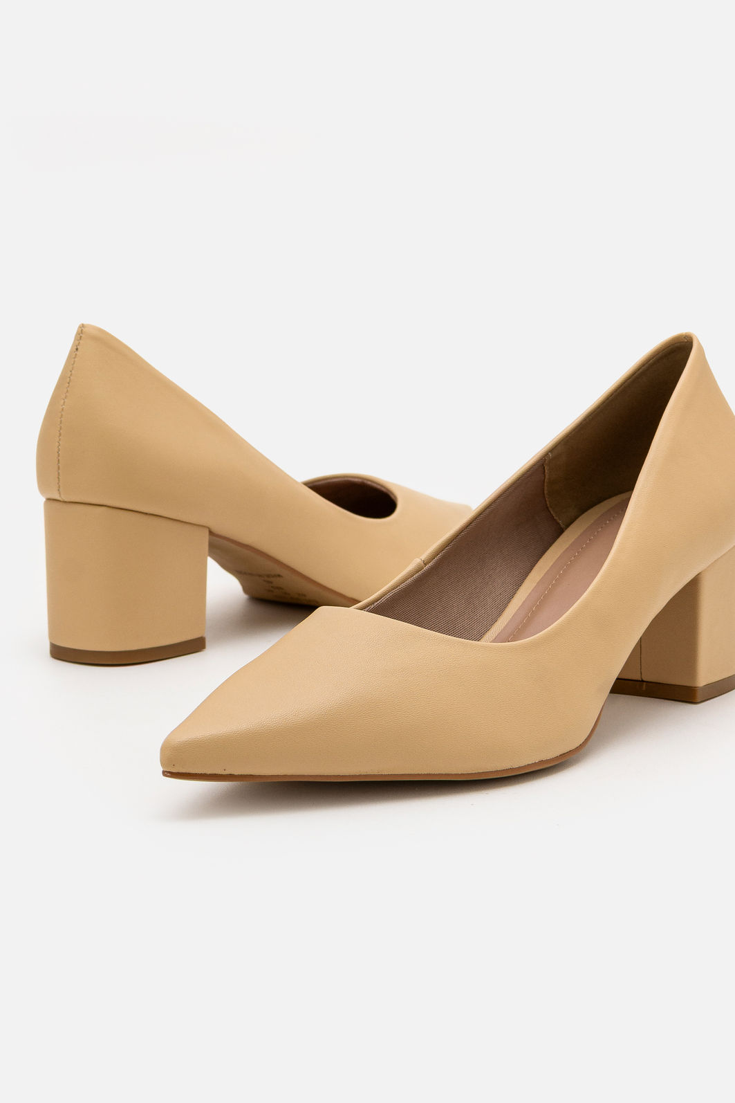 Scarpin Clássico com Salto Bloco Bege Scarpin Clássico com Salto Bloco Bege