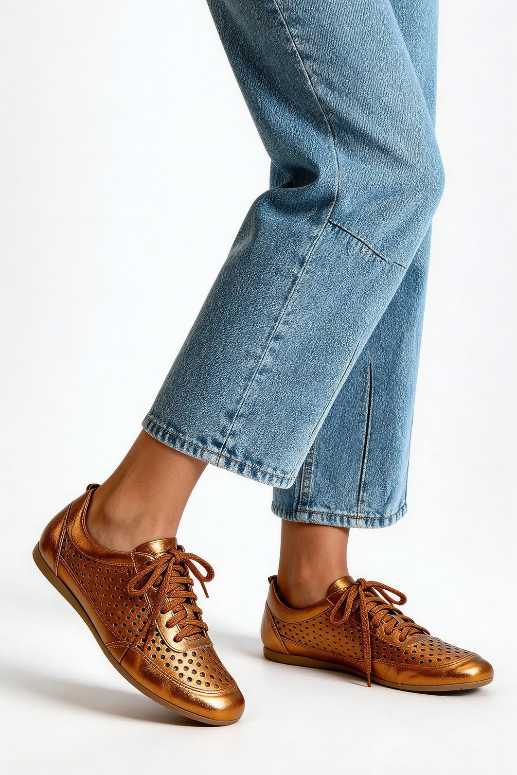 Tênis com Recortes a Laser Bronze