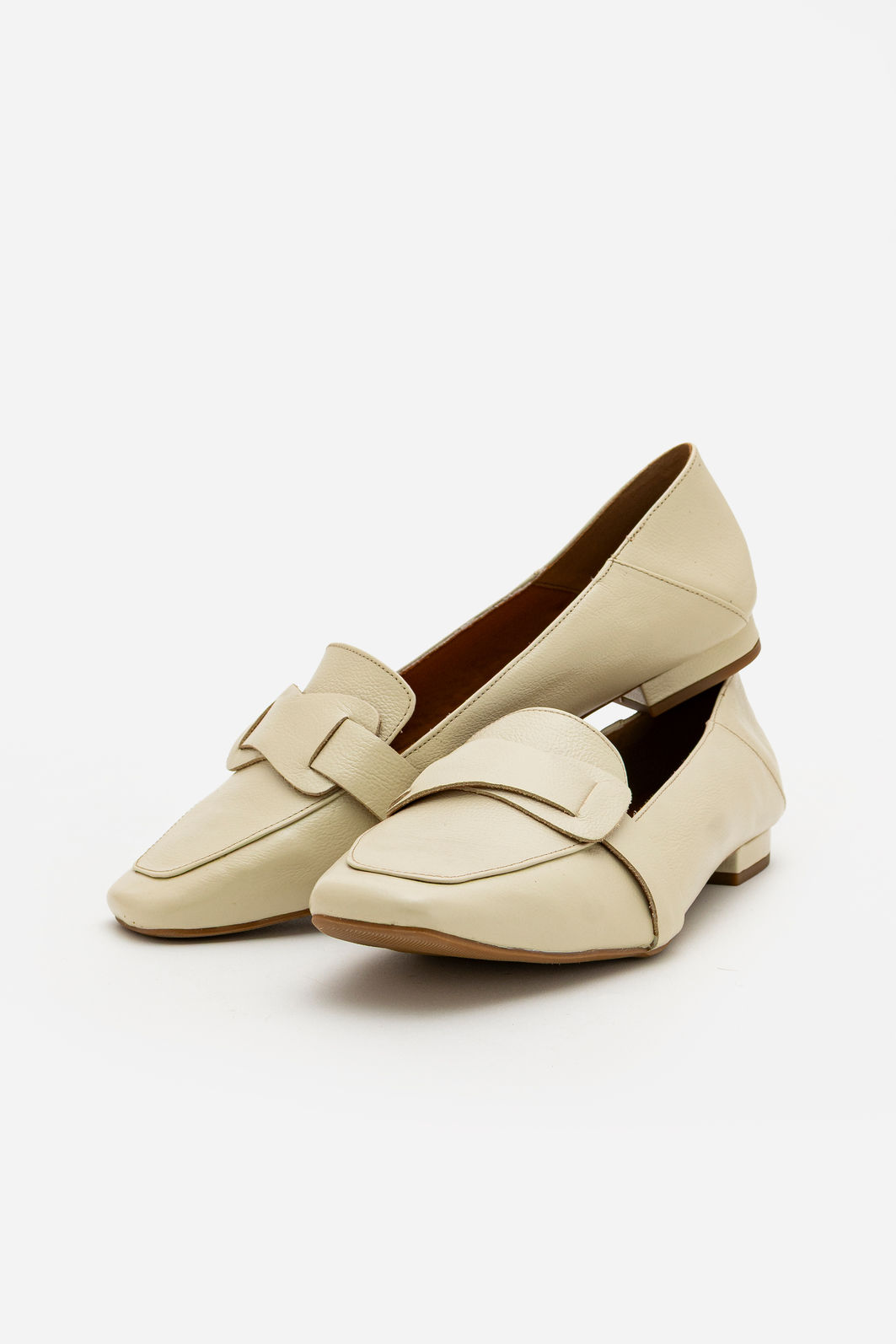 Mocassim Elegante em Couro Off White Mocassim Elegante em Couro Off White