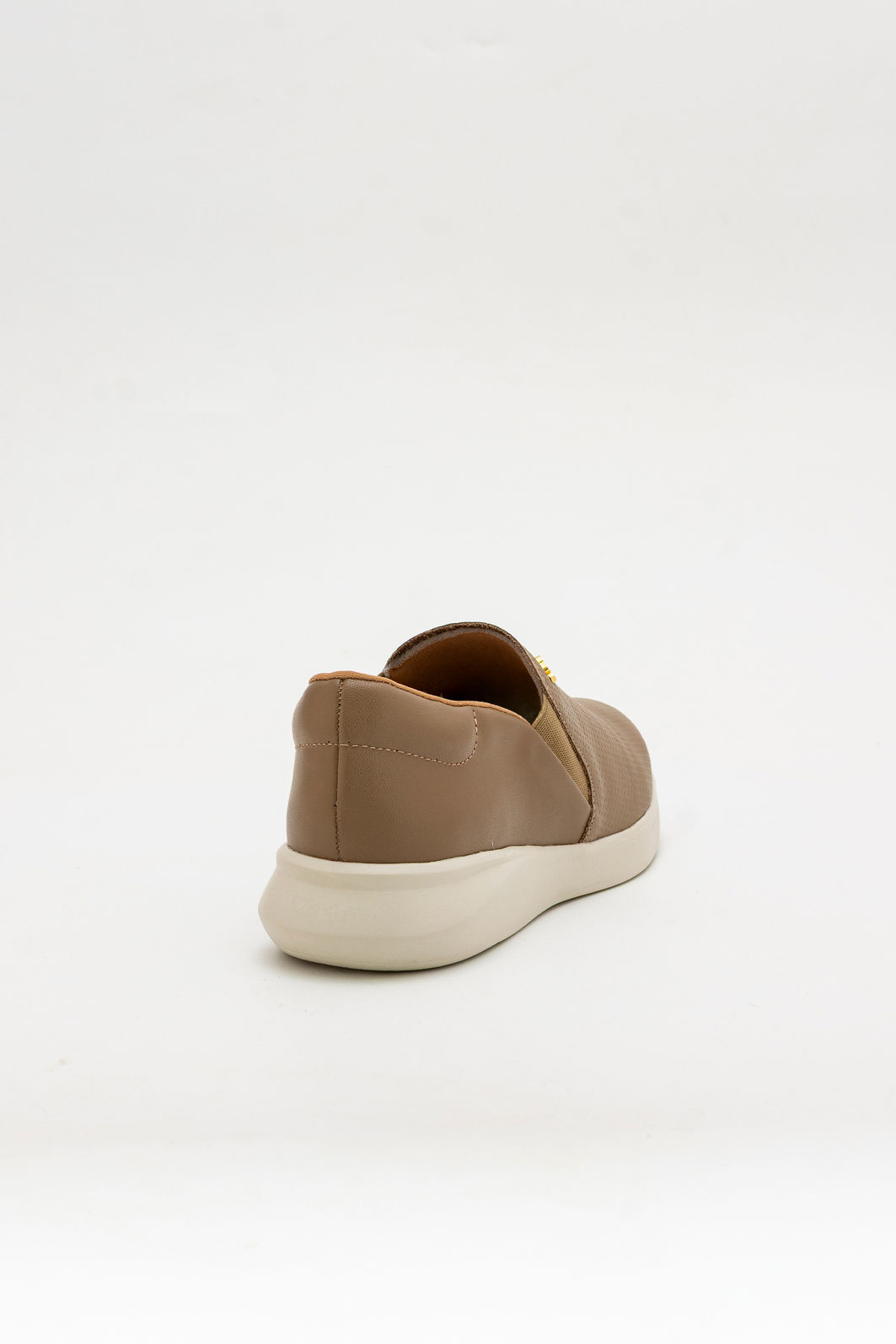 Tênis Slip On em Couro Usaflex Amêndoa Tênis Slip On em Couro Usaflex Amêndoa