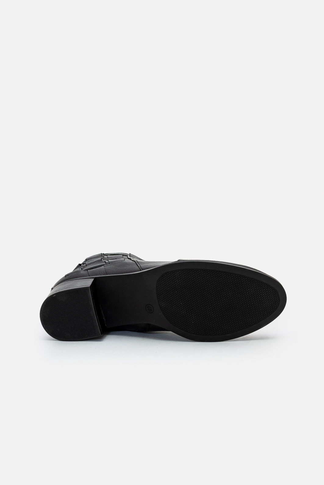 Bota em Couro Cano Curto Elegante Preta Bota em Couro Cano Curto Elegante Preta