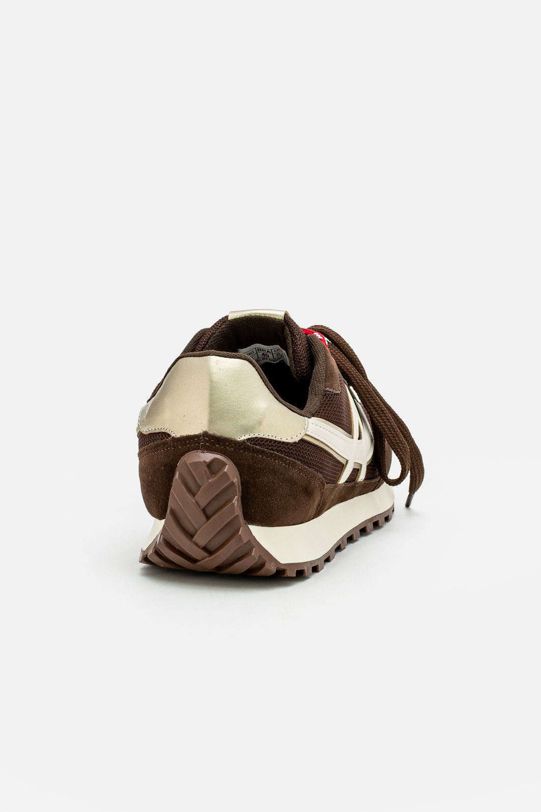 Tênis Estilo com Recortes Café