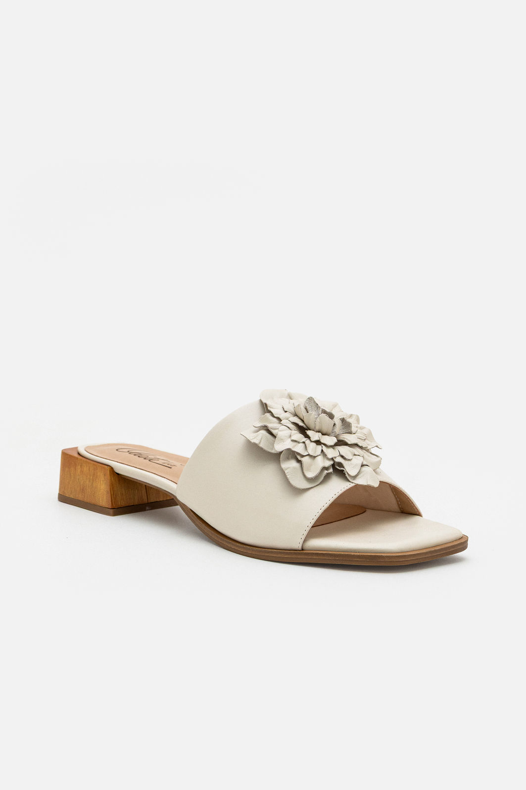 Mule em Couro com Max Flor Elegante Off White Mule em Couro com Max Flor Elegante Off White