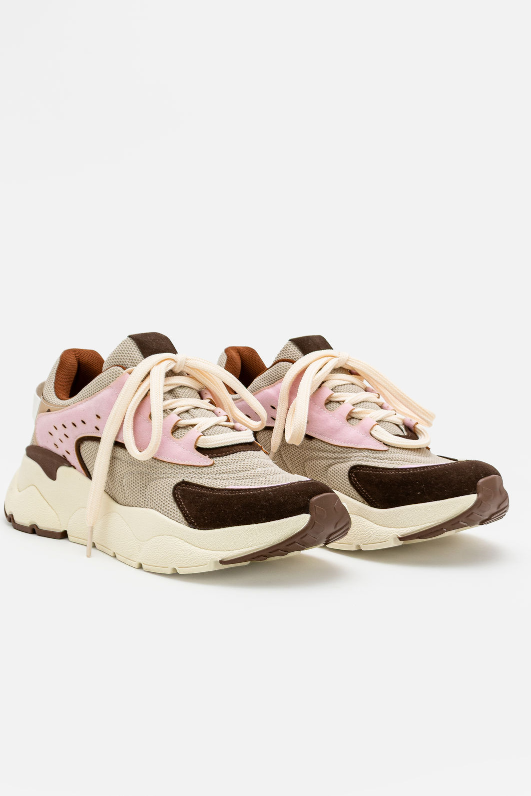 Tênis com Recortes e Solado Esportivo Off White