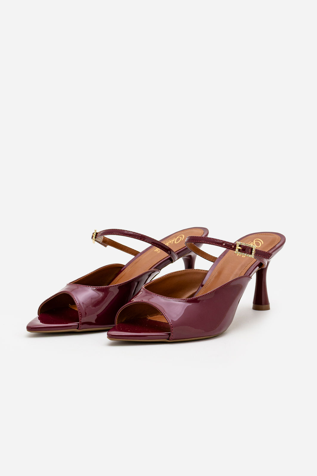 Mule em Verniz com Fivela Strass e Salto Taça Bordo Mule em Verniz com Fivela Strass e Salto Taça Bordo