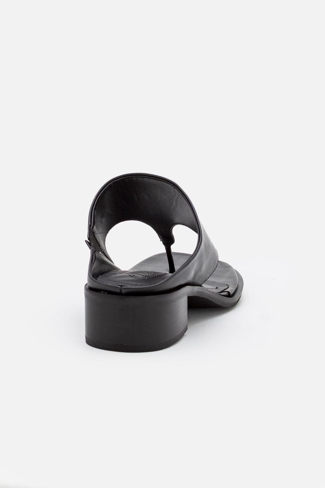 Mule Minimalista em Couro com Salto Bloco Preto Mule Minimalista em Couro com Salto Bloco Preto