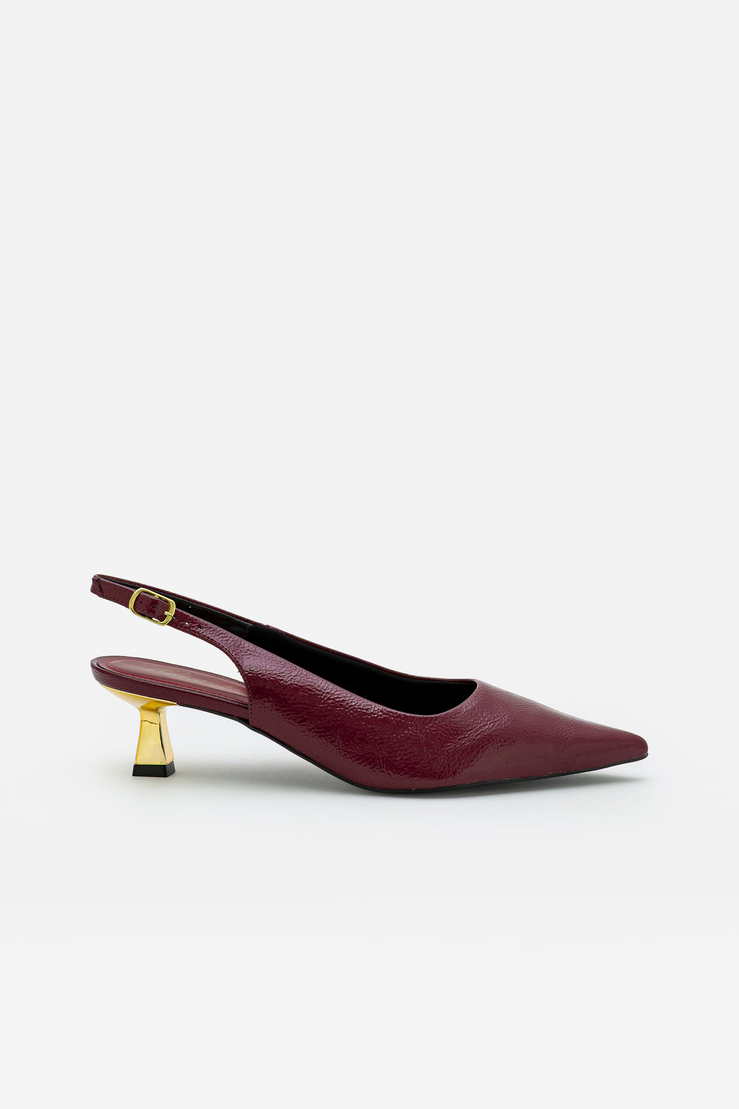 Chanel em Verniz com Salto Cromado Bordo Chanel em Verniz com Salto Cromado Bordo