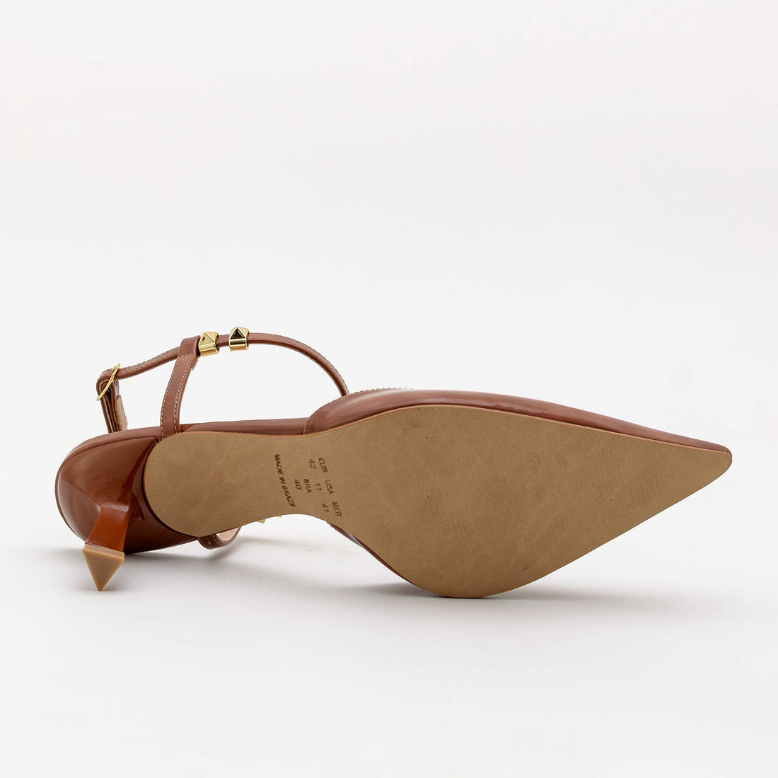 Chanel com Spikes Removíveis e Salto Geométrico Caramelo Chanel com Spikes Removíveis e Salto Geométrico Caramelo