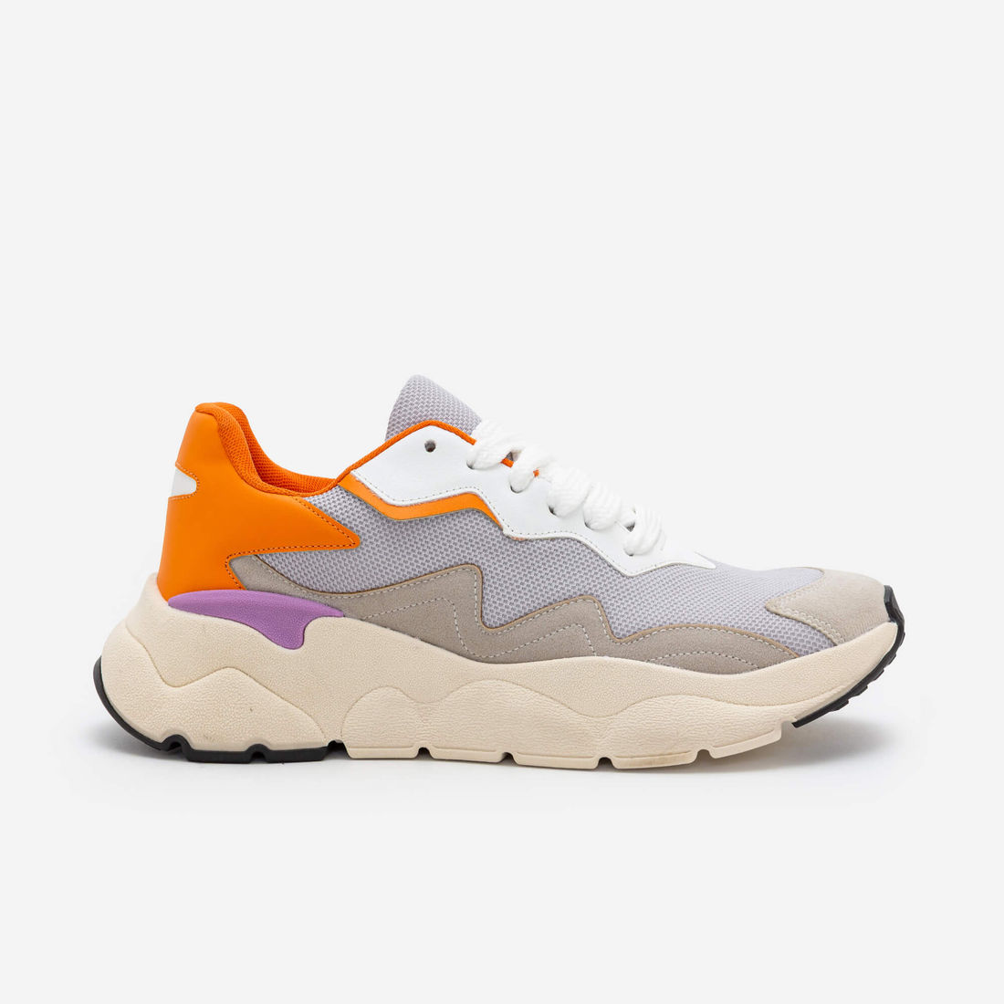 Tênis Esportivo com Solado Robusto Cinza