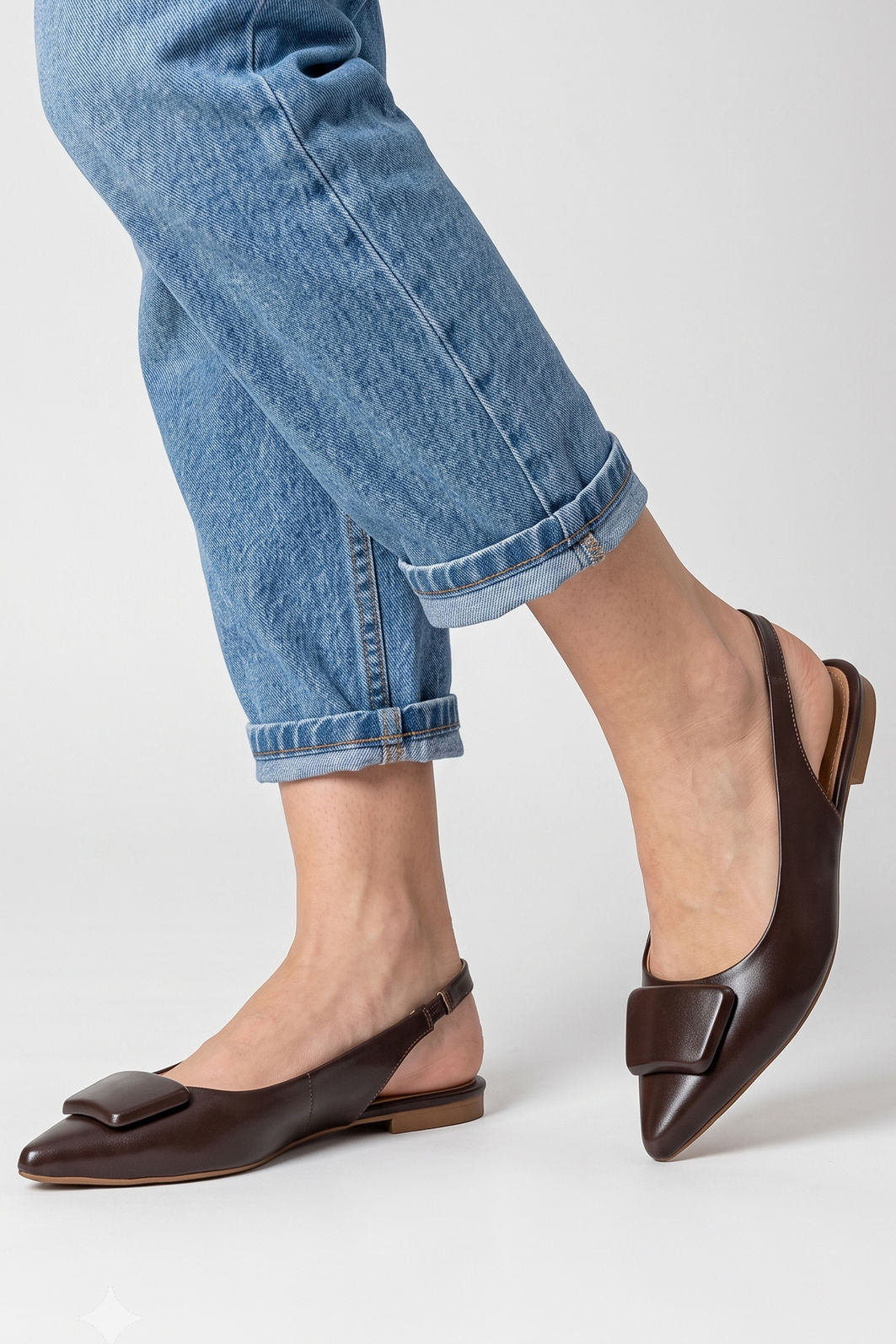 Slingback com Enfeite Rasteiro Marrom Slingback com Enfeite Rasteiro Marrom