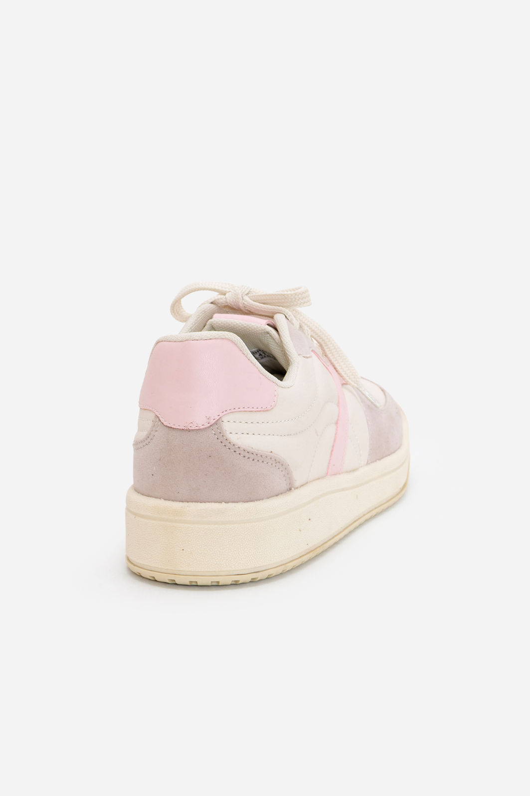 Tênis com Detalhes Estilosos Off White Tênis com Detalhes Estilosos Off White