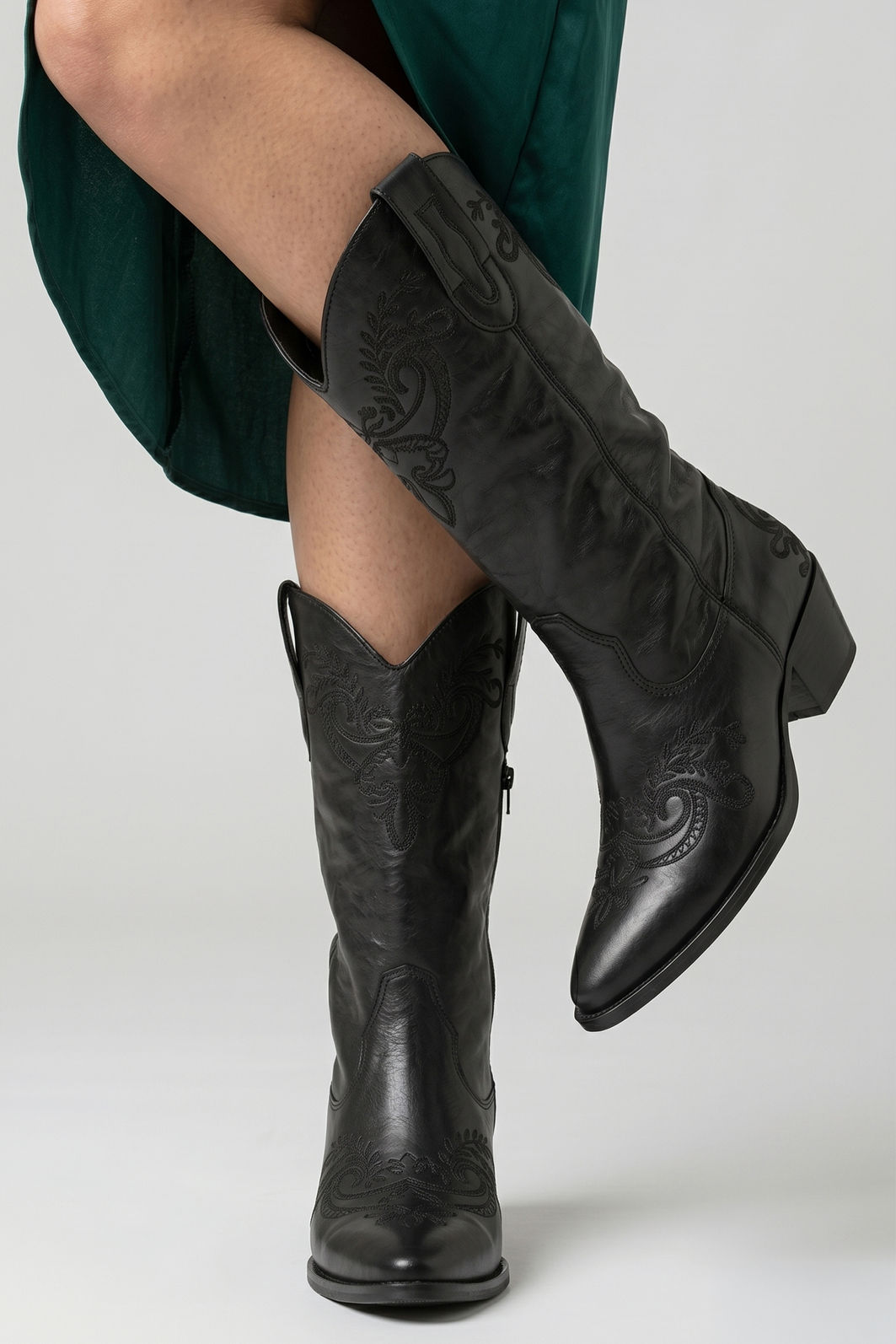 Bota Western em Couro com Bordados Preto Bota Western em Couro com Bordados Preto