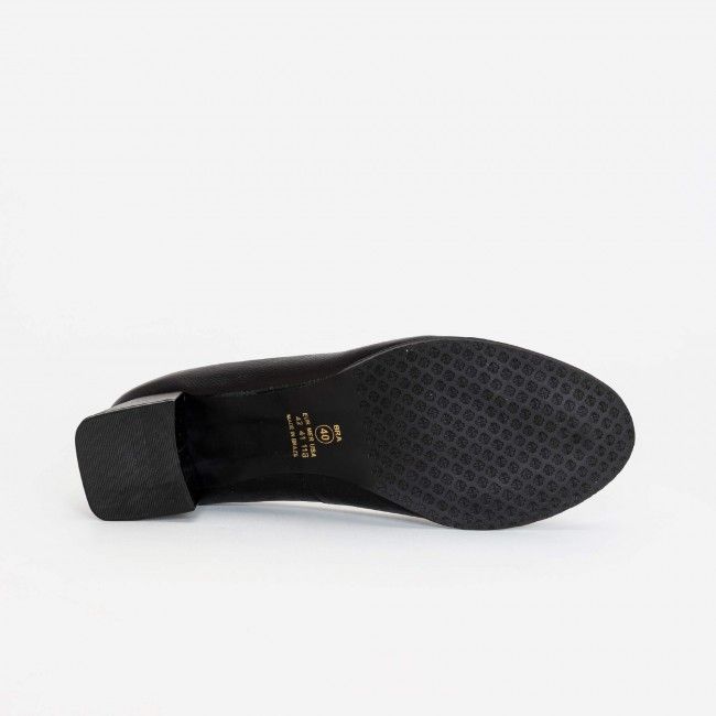 Scarpin Básico em Couro com Bico Redondo Preto Scarpin Básico em Couro com Bico Redondo Preto