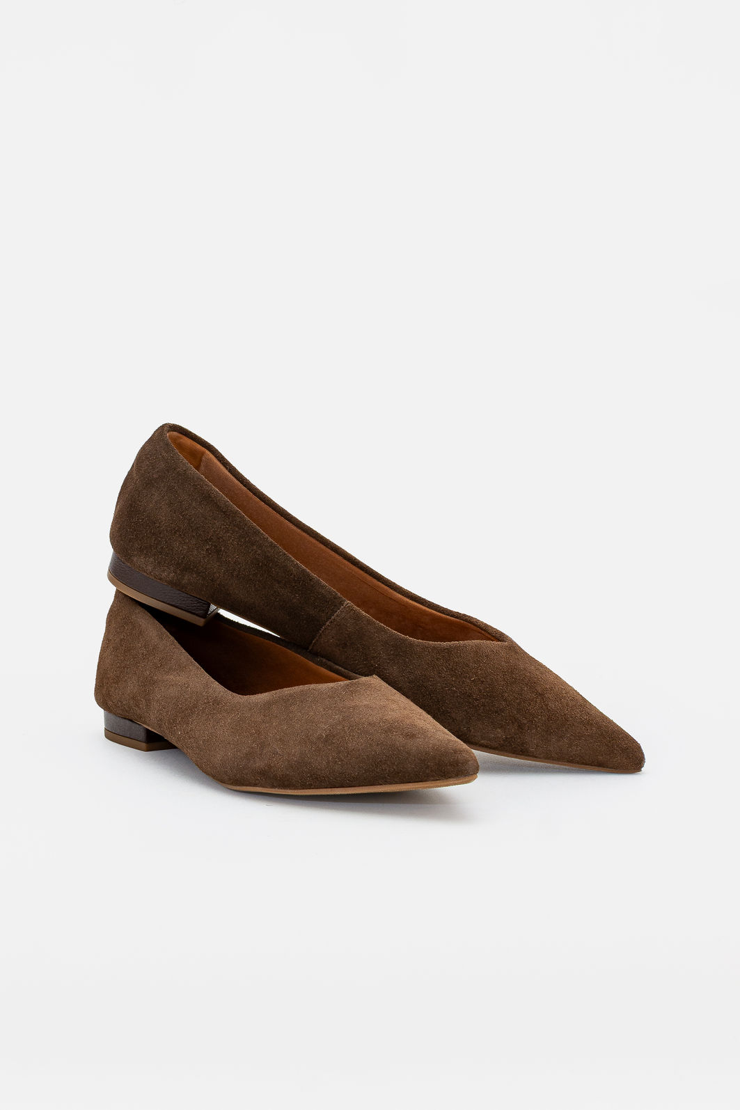 Sapatilha em Couro Camurça com Bico Fino Café Sapatilha em Couro Camurça com Bico Fino Café