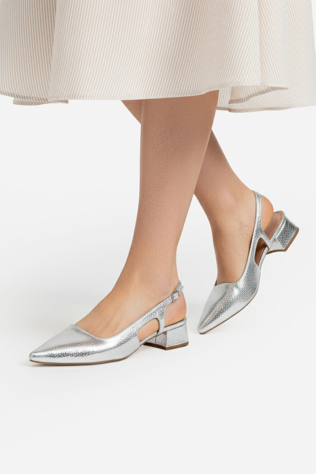 Slingback Texturizado com Salto Baixo Prata Slingback Texturizado com Salto Baixo Prata