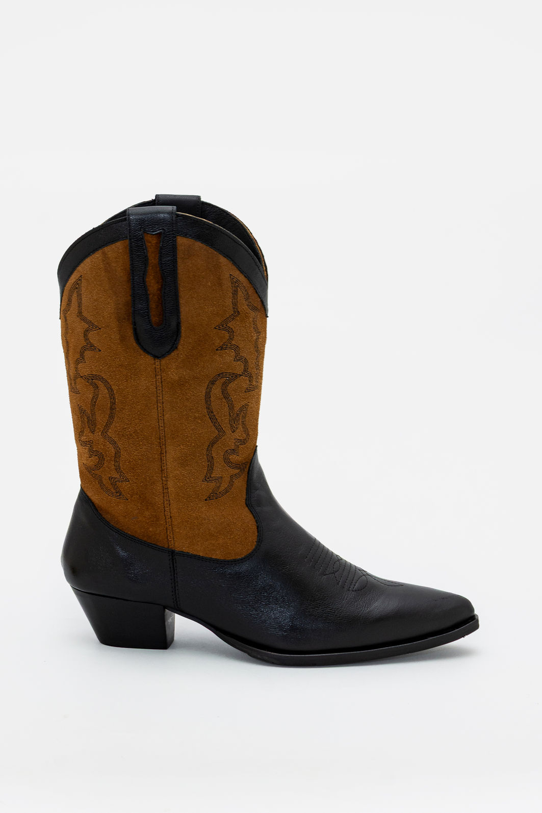 Bota Western em Couro com Cano Castor Bordado Preta Bota Western em Couro com Cano Castor Bordado Preta