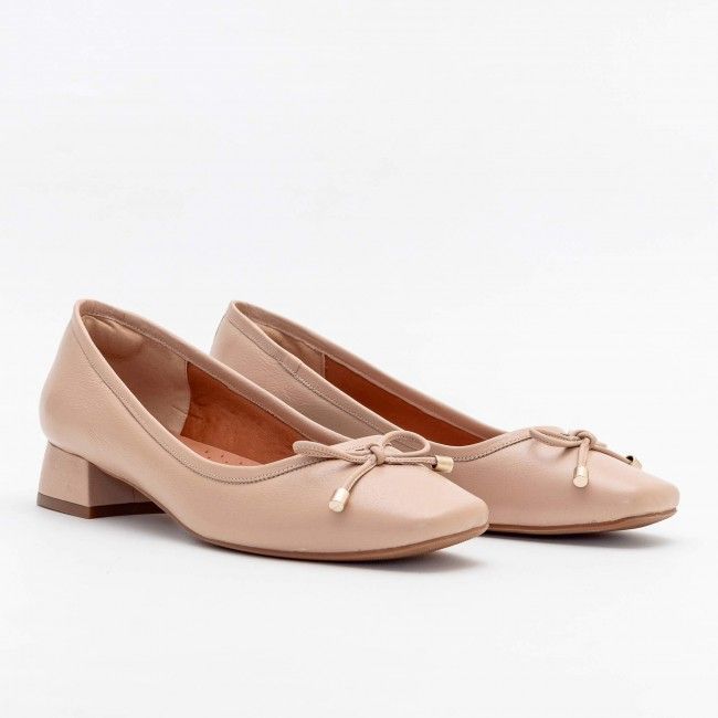 Scarpin em Couro com Salto Baixo Amêndoa Scarpin em Couro com Salto Baixo Amêndoa