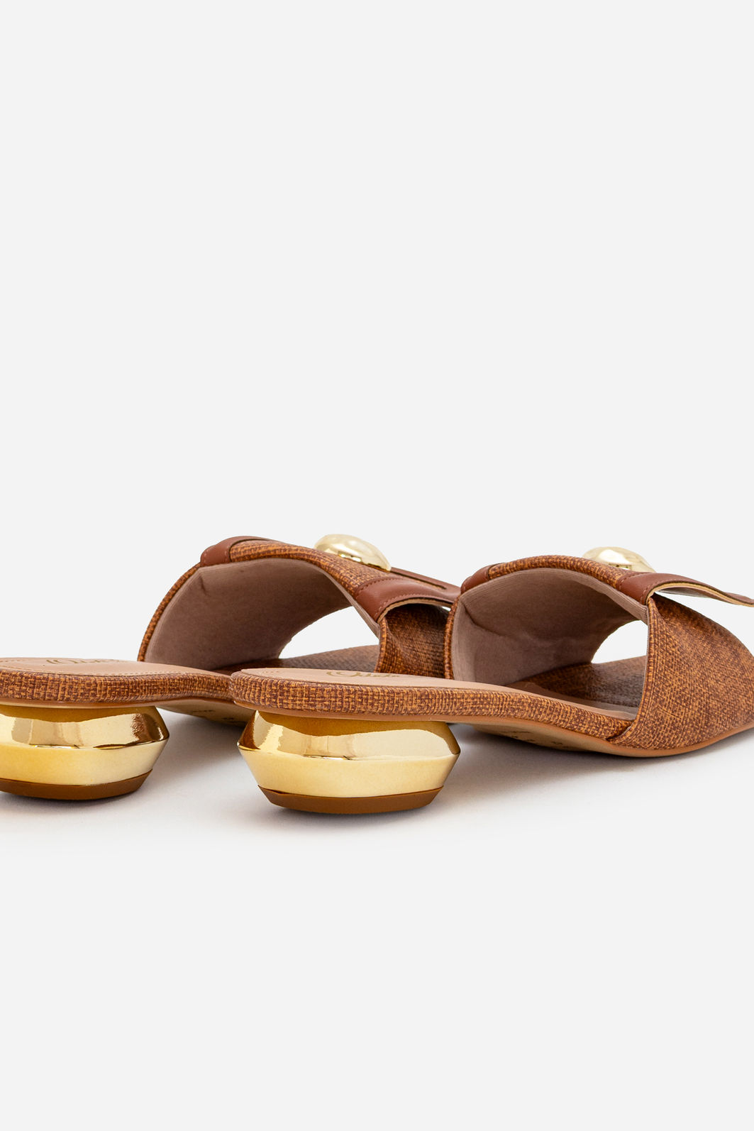Mule com Pala e Salto Cromado Caramelo Mule com Pala e Salto Cromado Caramelo