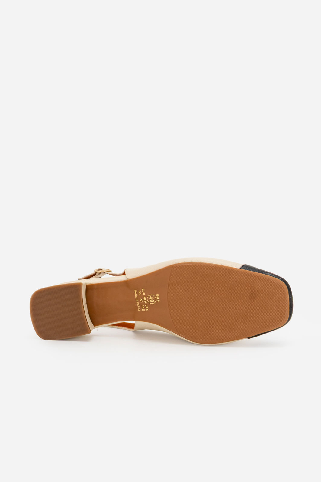 Slingback com Biqueira Preta em Couro Off White Slingback com Biqueira Preta em Couro Off White