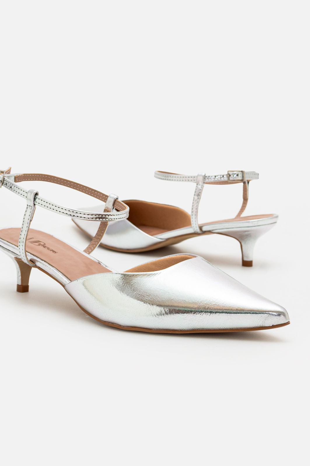 Slingback Elegante em Couro com Salto Fino Prata Slingback Elegante em Couro com Salto Fino Prata