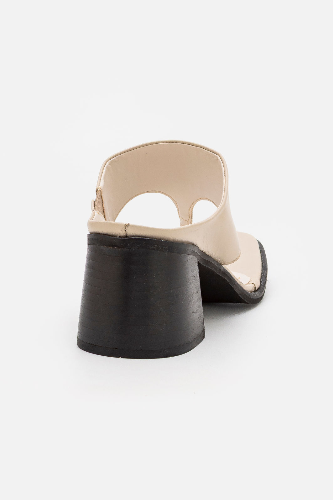 Mule Minimalista em Couro com Salto Blocão Off White Mule Minimalista em Couro com Salto Blocão Off White