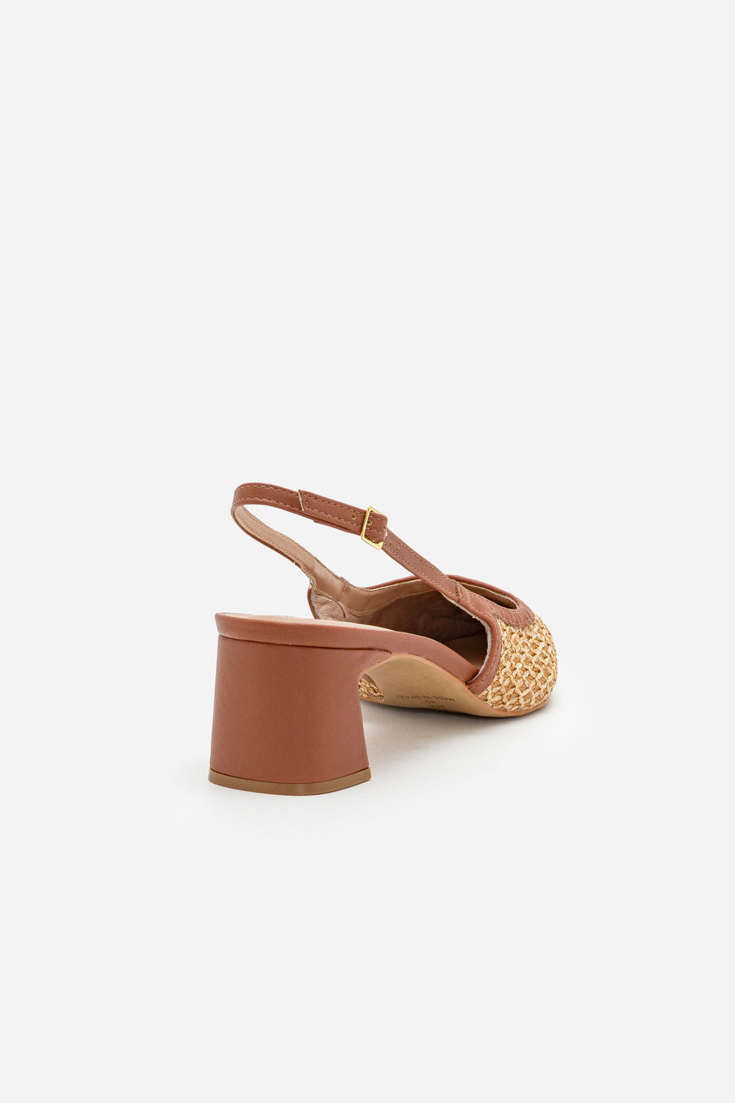 Slingback com Ráfia e Salto Bloco Caramelo Slingback com Ráfia e Salto Bloco Caramelo