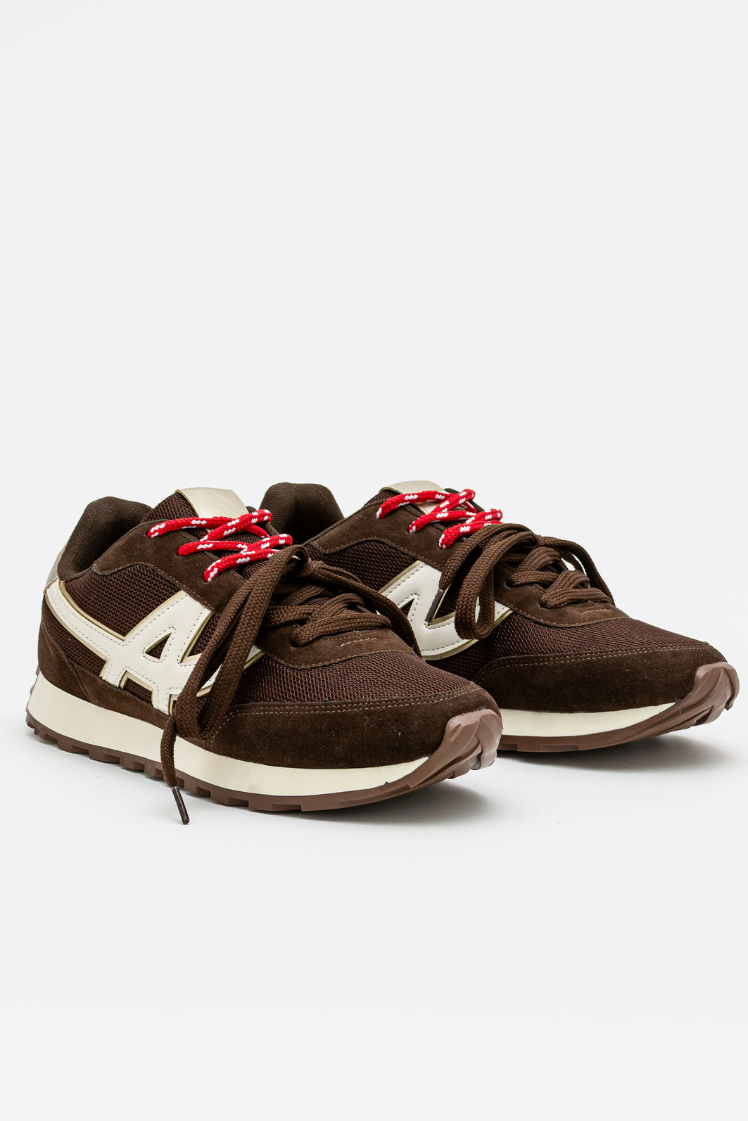 Tênis Estilo com Recortes Café