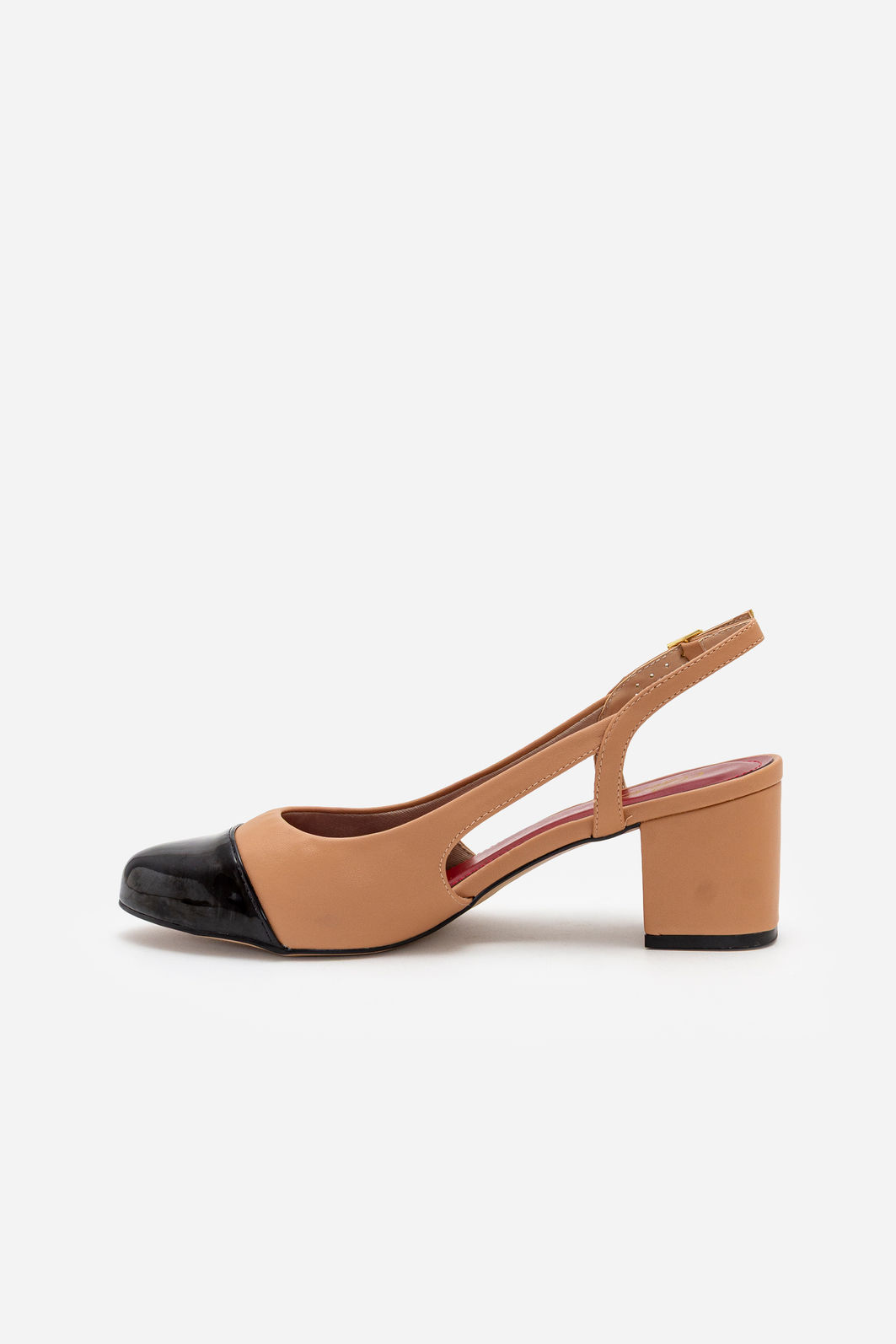 Slingback com Biqueira Preta e Salto Bloco Amêndoa Slingback com Biqueira Preta e Salto Bloco Amêndoa