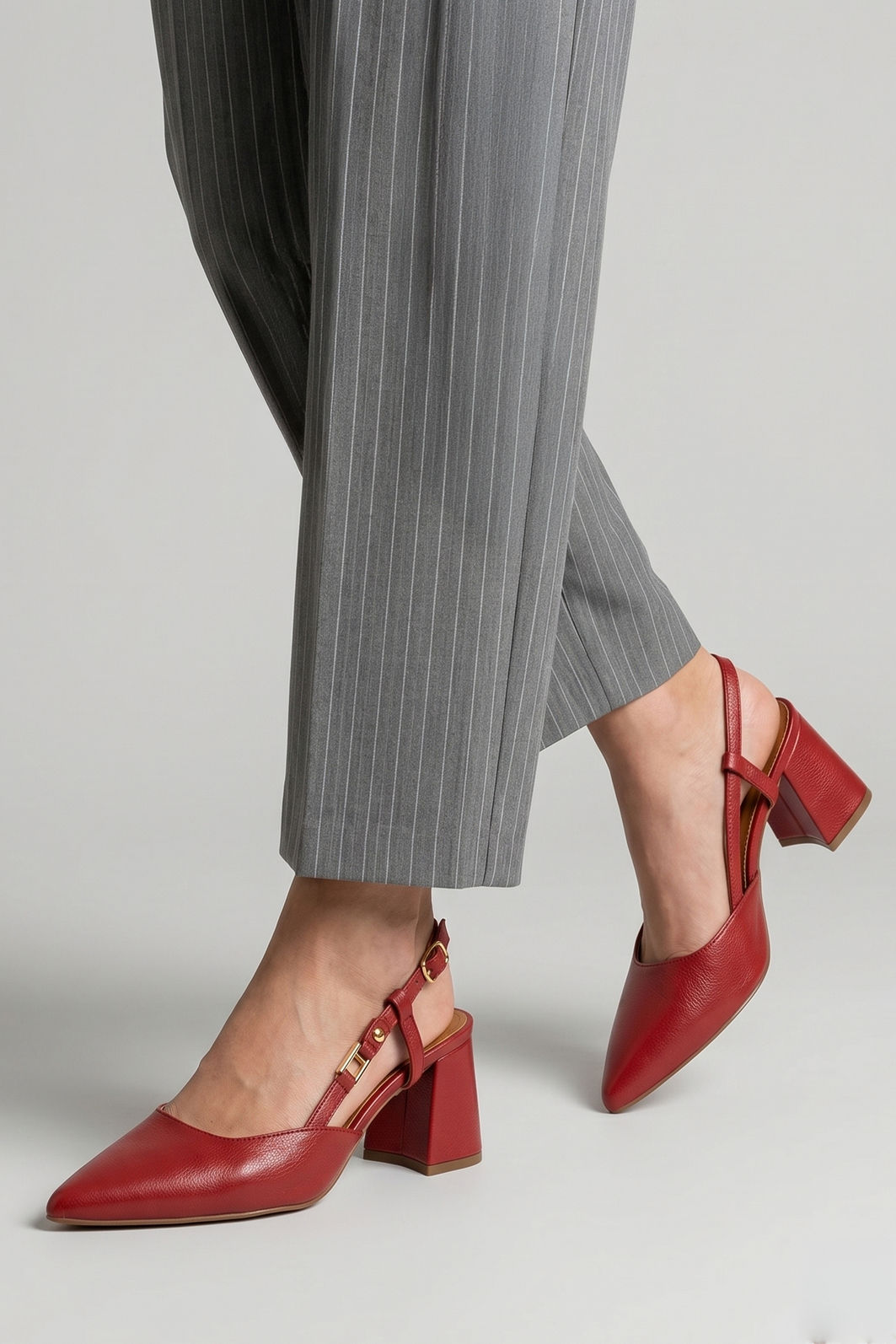 Chanel em Couro com Salto Bloco Vermelho Chanel em Couro com Salto Bloco Vermelho