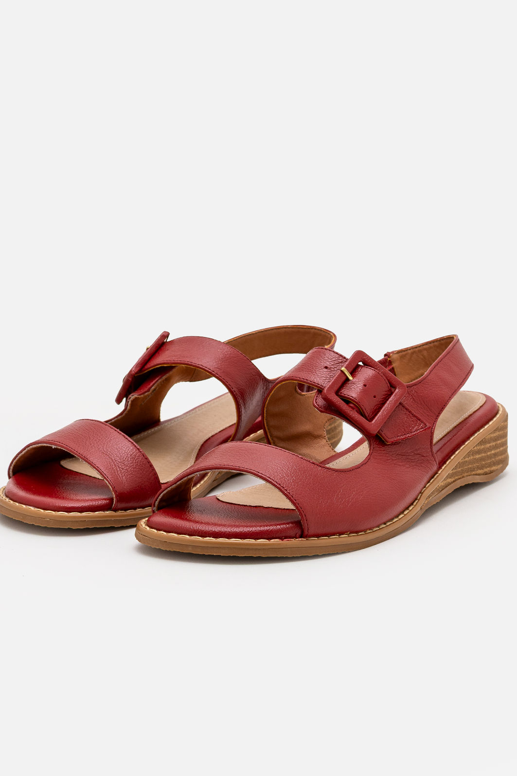 Sandália Baixa em Couro com Fivela Vermelha Sandália Baixa em Couro com Fivela Vermelha