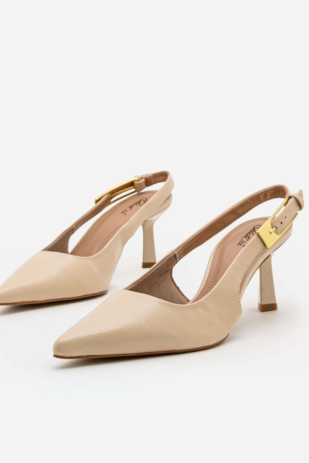 Slingback em Verniz com Fivela e Salto Geométrico Amêndoa Slingback em Verniz com Fivela e Salto Geométrico Amêndoa