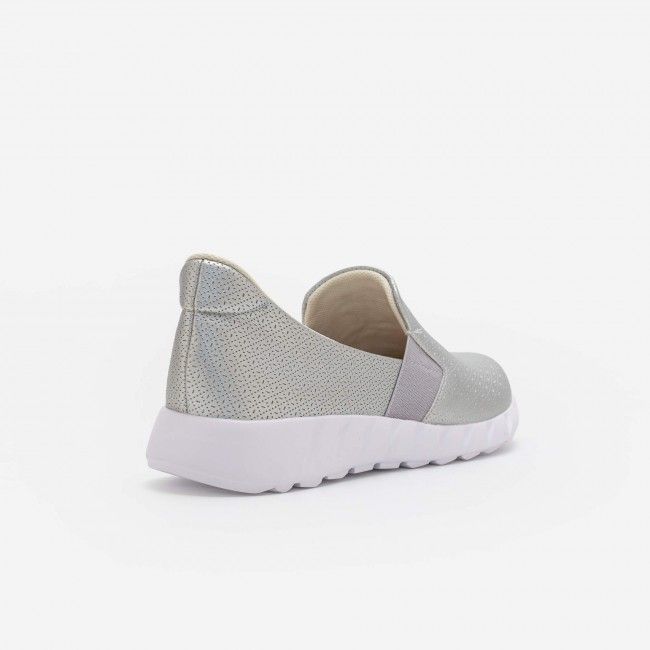 Tênis Slip On Comfort em Material Texturizado Prata Tênis Slip On Comfort em Material Texturizado Prata