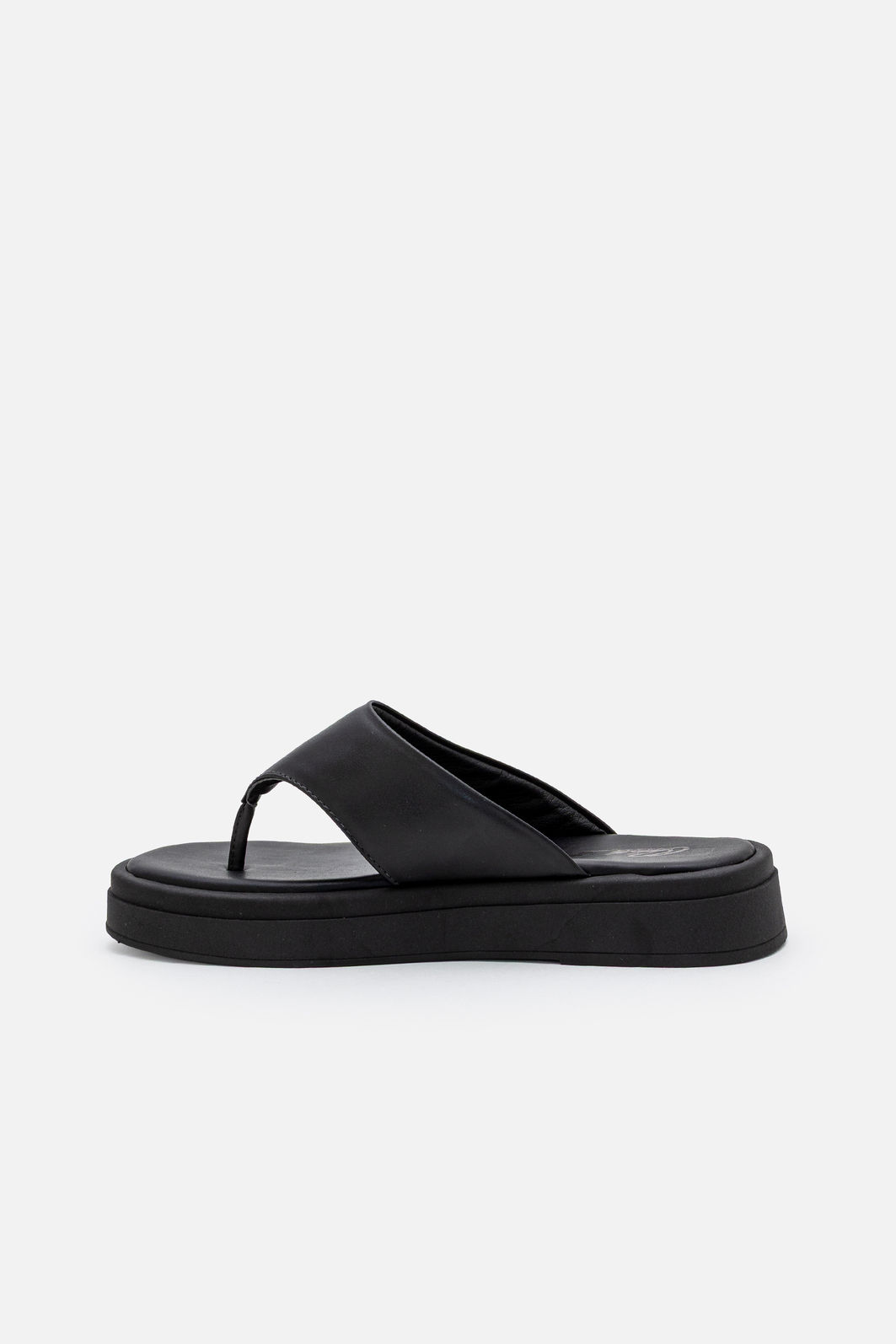 Mule Flatform de Dedo Preto Mule Flatform de Dedo Preto