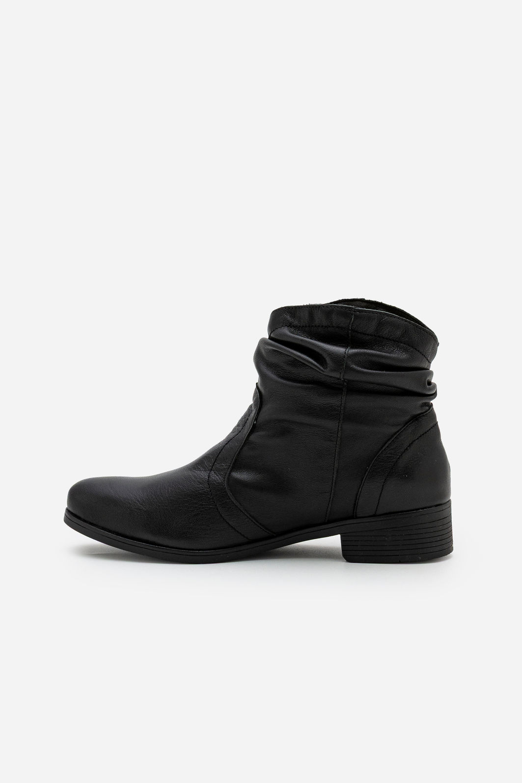 Bota em Couro com Cano Franzido Preta Bota em Couro com Cano Franzido Preta