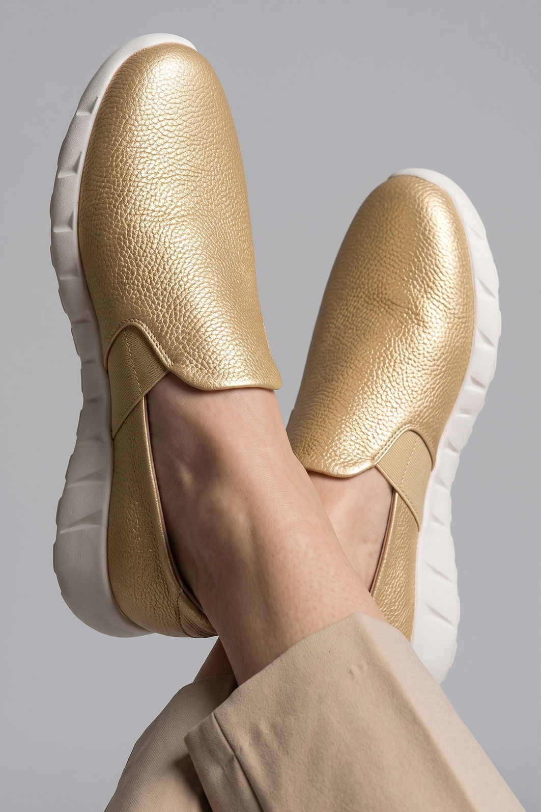 Tênis Slip On Prático Piccadilly Champagne Tênis Slip On Prático Piccadilly Champagne