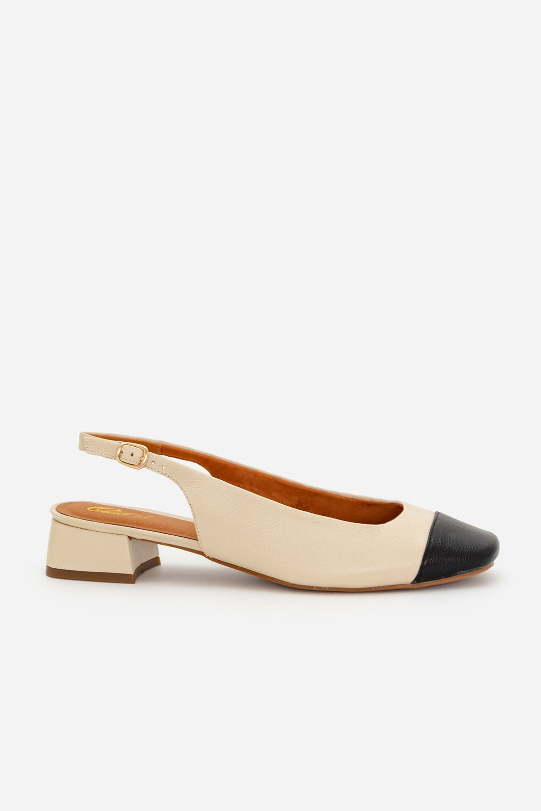 Slingback com Biqueira Preta em Couro Off White Slingback com Biqueira Preta em Couro Off White