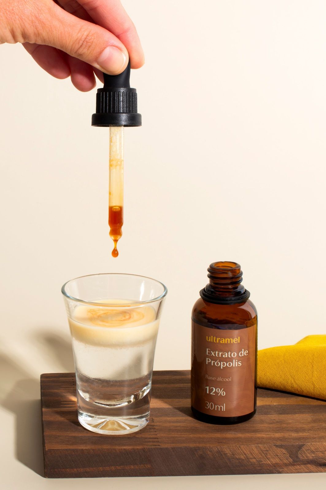 Própolis Marrom 12% Base Álcool de Cereais Orgânico - 30ml Própolis Marrom 12% Base Álcool de Cereais Orgânico - 30ml