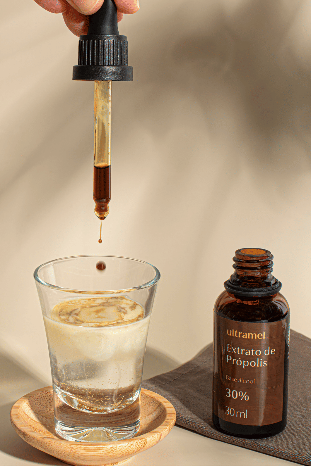 Própolis Marrom 30% Base Álcool de Cereais - 30ml Própolis Marrom 30% Base Álcool de Cereais - 30ml