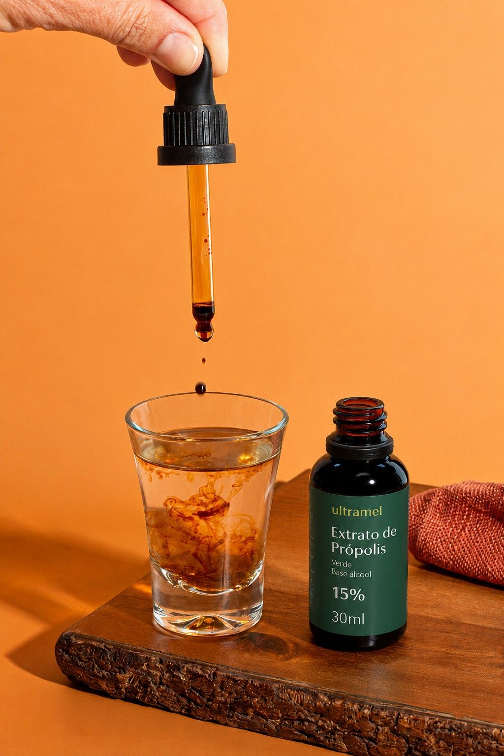 Própolis Verde 15% Base Álcool de Cereais - 30ml Própolis Verde 15% Base Álcool de Cereais - 30ml